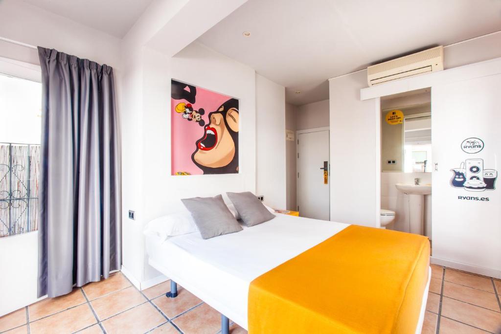 Ten Hostel Ibiza Town Exterior photo