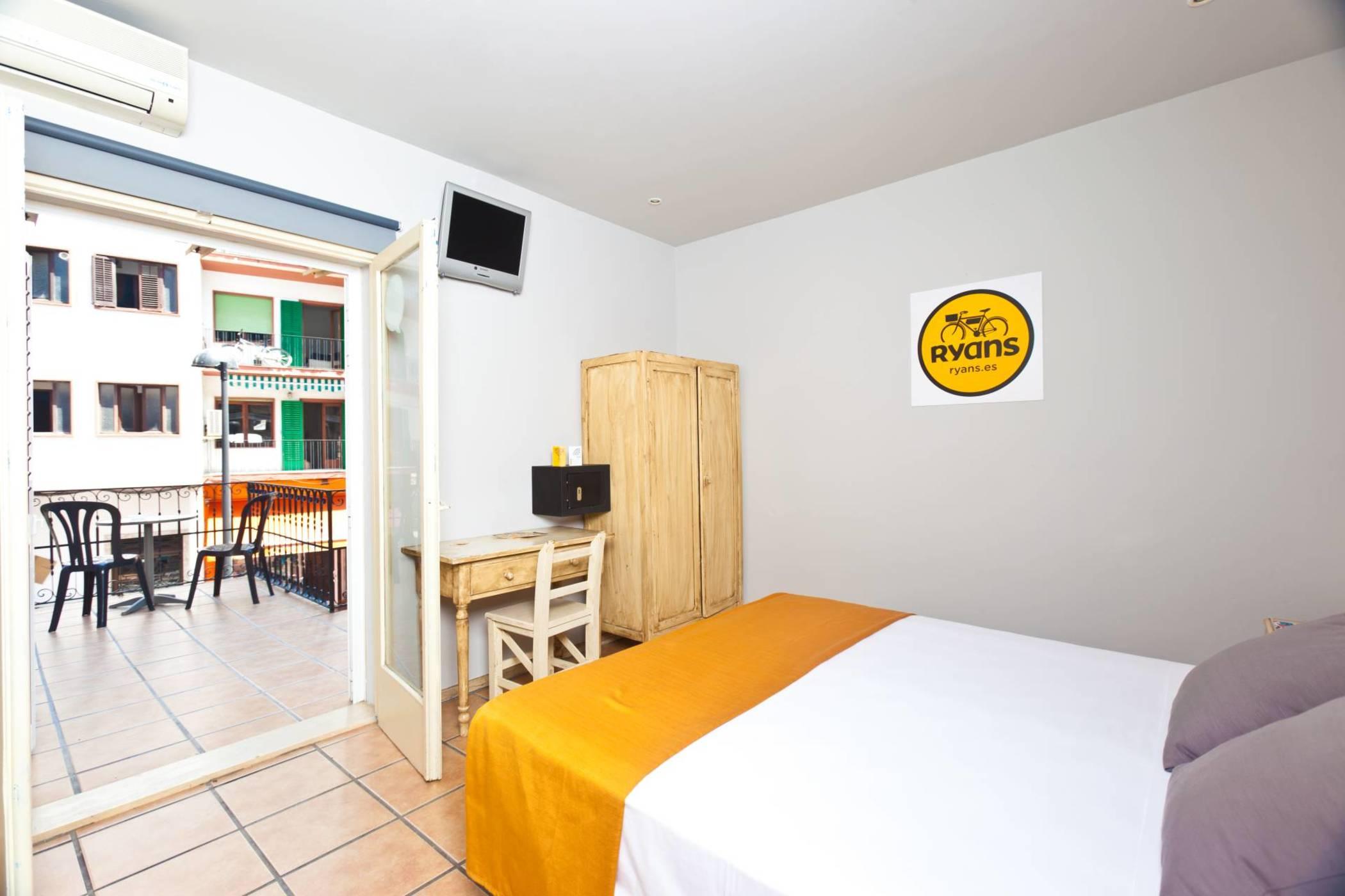 Ten Hostel Ibiza Town Exterior photo