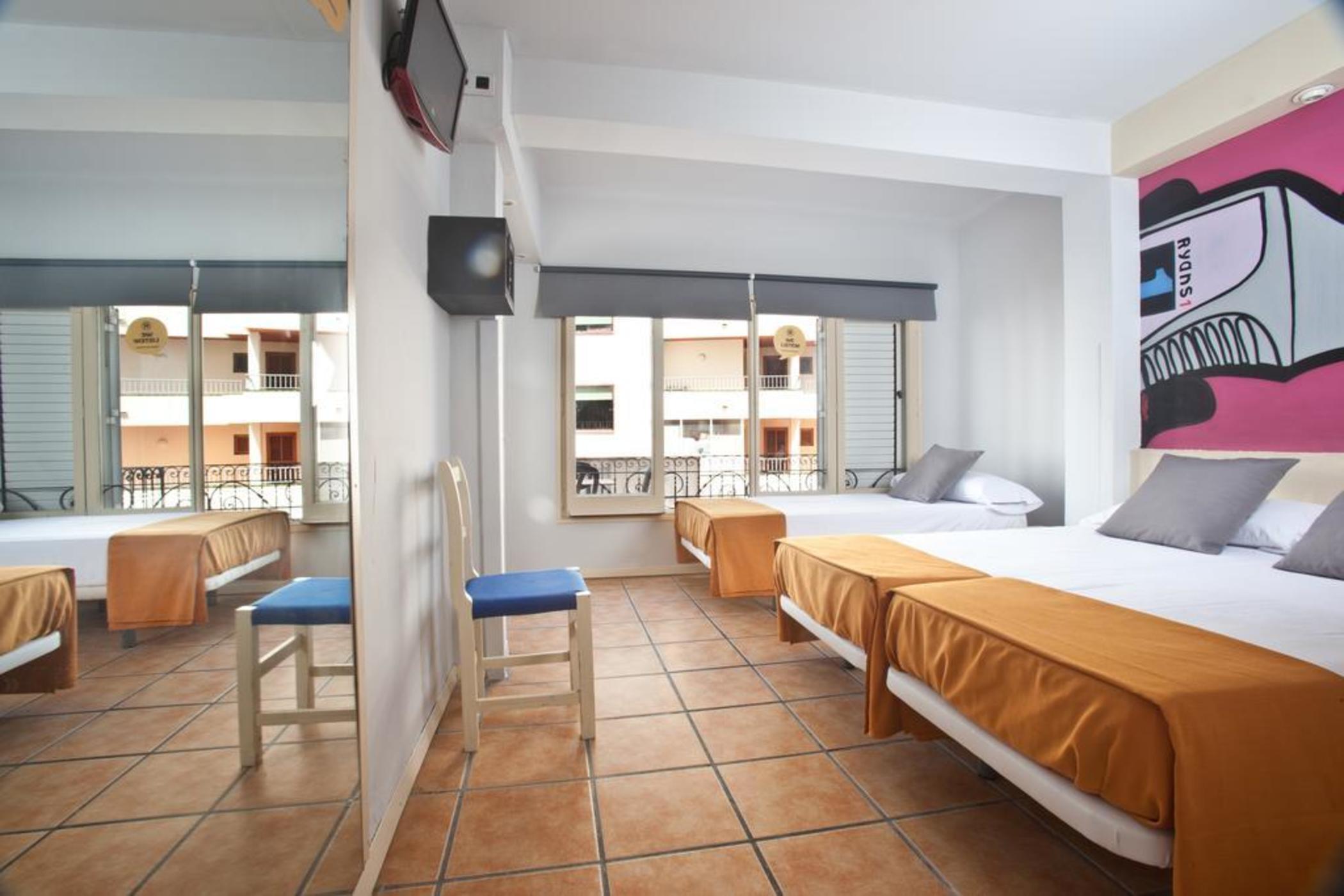 Ten Hostel Ibiza Town Exterior photo