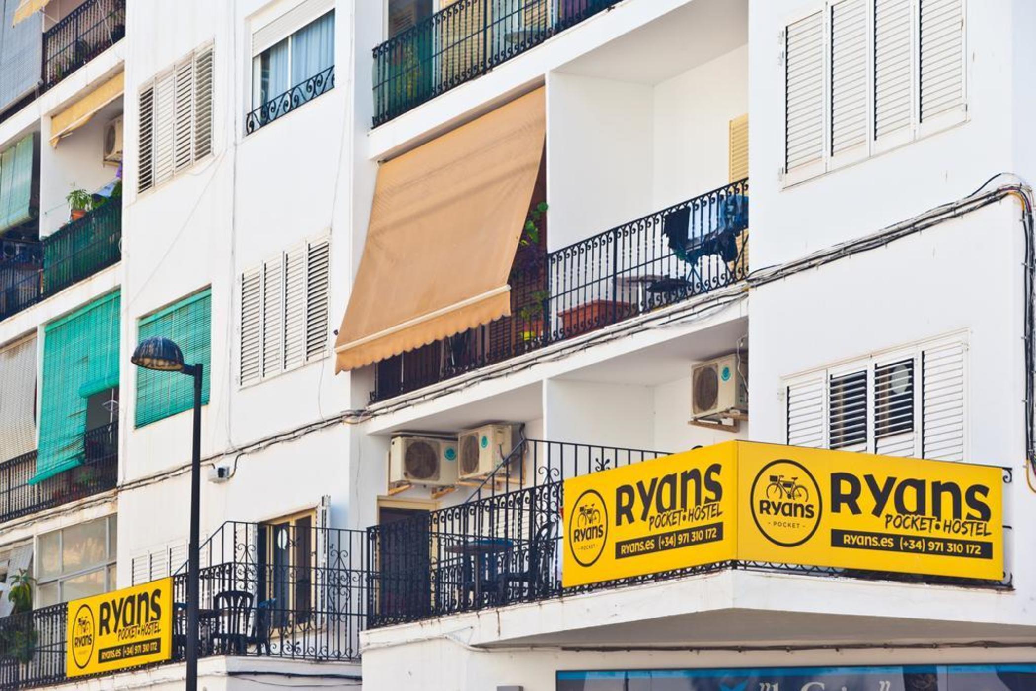 Ten Hostel Ibiza Town Exterior photo