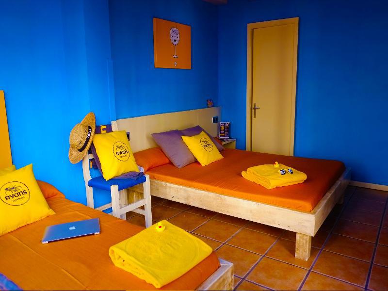 Ten Hostel Ibiza Town Exterior photo