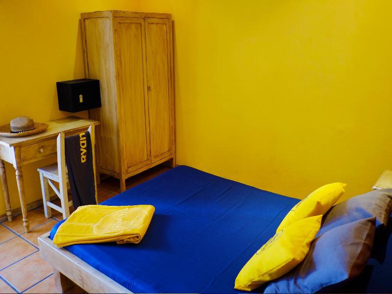 Ten Hostel Ibiza Town Exterior photo