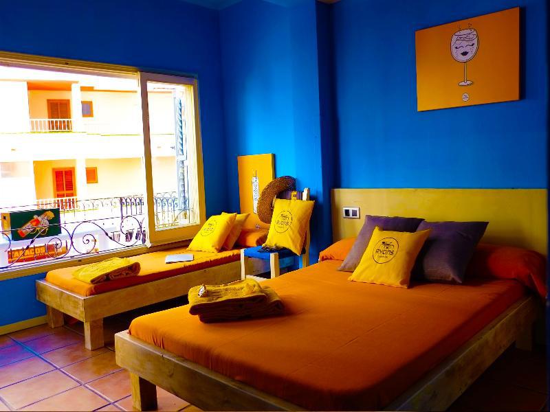 Ten Hostel Ibiza Town Exterior photo