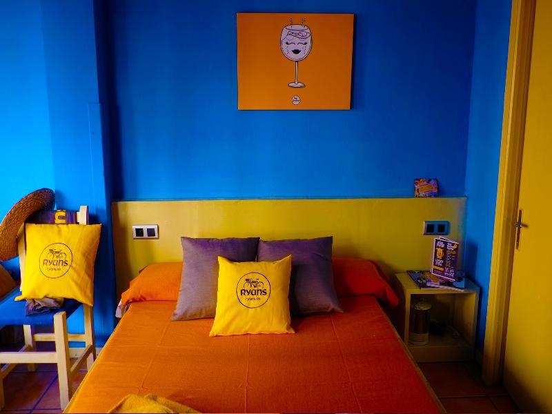 Ten Hostel Ibiza Town Exterior photo