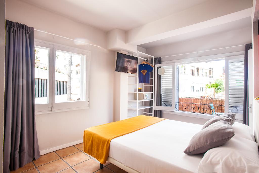Ten Hostel Ibiza Town Exterior photo